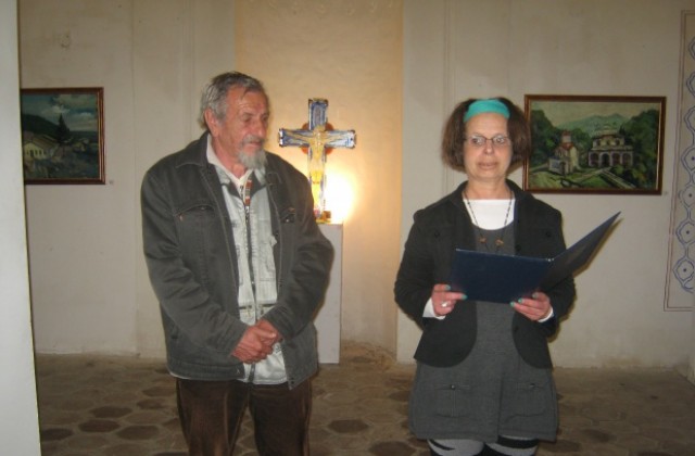 Живопис, мозайки и стъкло в изложбата на Иван Пенев в Дупница