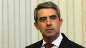 Президентът връчи апаратура на болницата за рехабилитация в Котел от