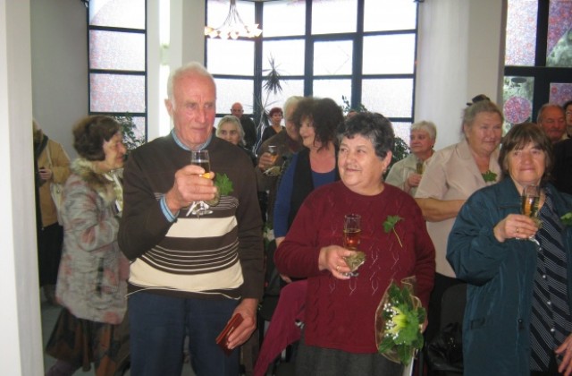 13 дупнишки семейства празнуваха днес златните и диамантените си сватби