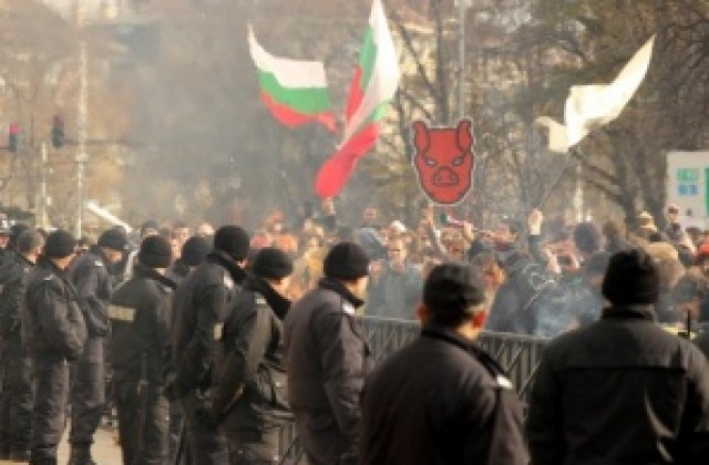 Футболът или протестите - кое е по-интересно според децата