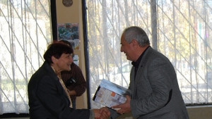 Жените в ГЕРБ зарадваха с подаръци децата от Кризисния център