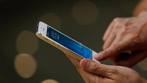 Обмислят да разрешат използването на мобилни телефони по време на