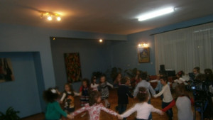 ОДЗ Славейче подари спектакъл на родители и деца за деня