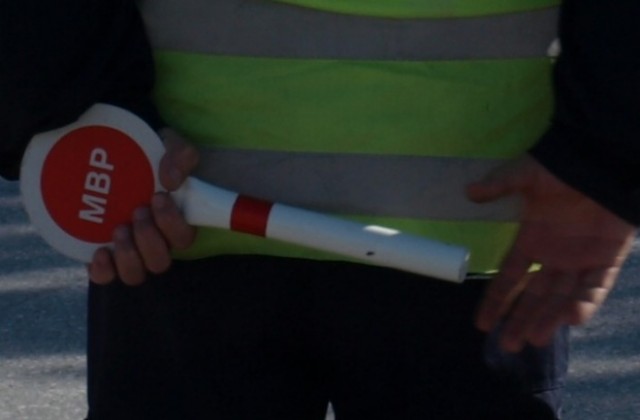 Жена без книжка, с над 3 промила алкохол в кръвта, потроши две коли