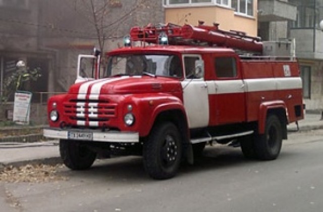 Къща и лека кола горяха в Добрич