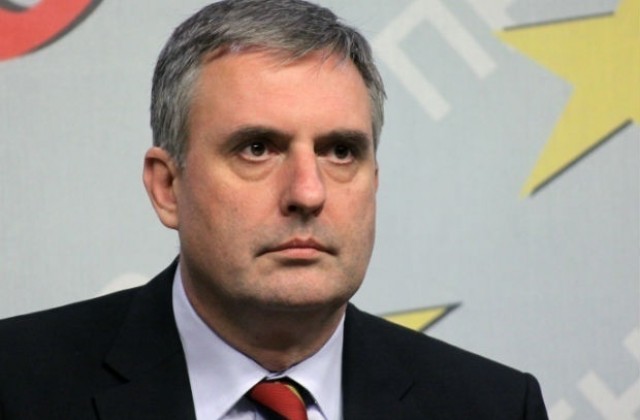 Ситуацията с бежанците е извънредна, смята Калфин