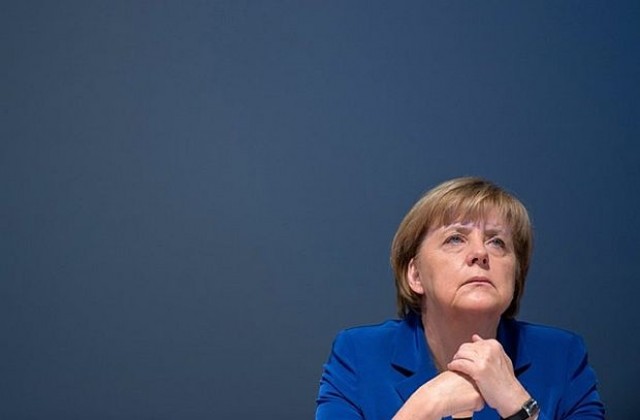 Меркел вижда светлина в тунела за Гърция