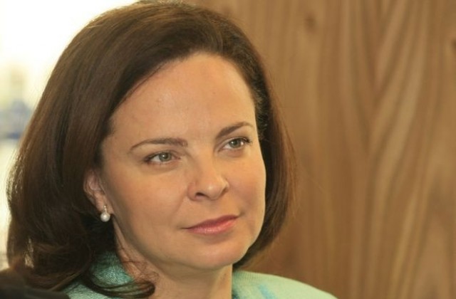 Министър Андреева: Тази година ще се родят 4500 бебета по-малко
