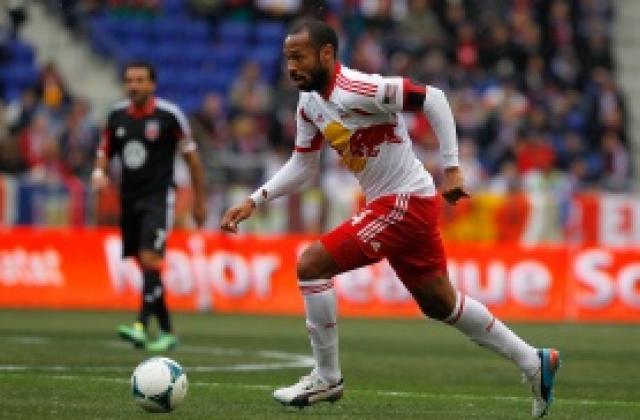 Тиери Анри тренира с Арсенал