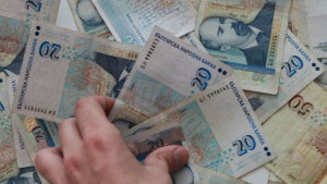 Икономисти предлагат таван за дела от дохода за погасяване на