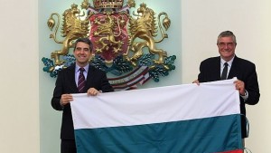 Плевнелиев връчи знамето на учените от антарктическата експедиция