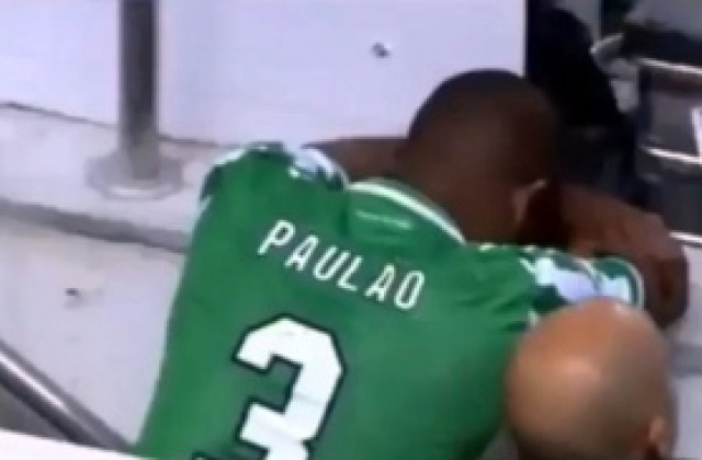 ВИДЕО: Фенове разплакаха свой футболист в дербито на Севиля