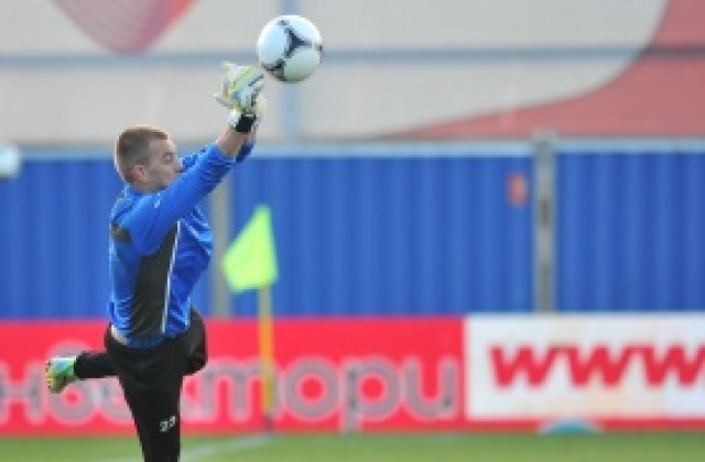 Пламен Илиев тренира във фитнеса, Блажевич му прави компания