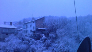 Снегът заваля жълт код за Област Габрово