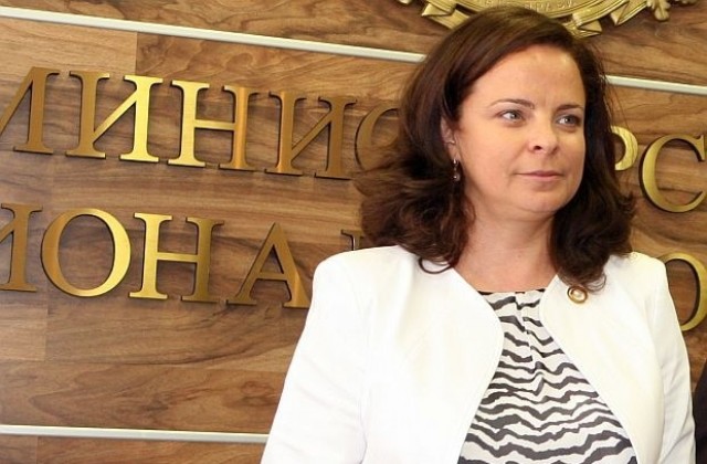 Министър Андреева: Чудя се кое му е наред на здравеопазването ни