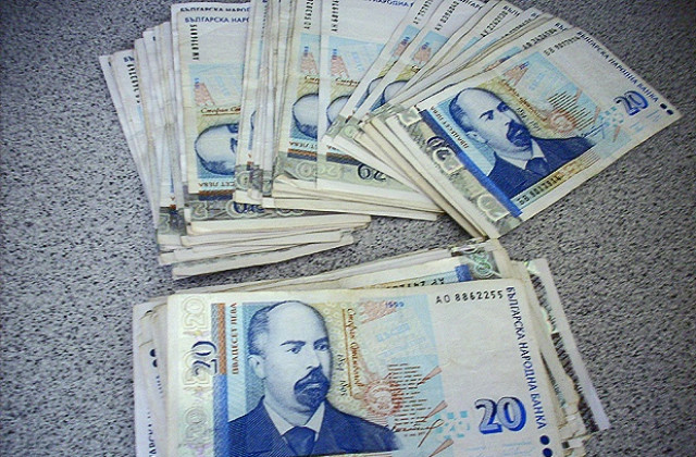 На опашката сме по средна работна заплата