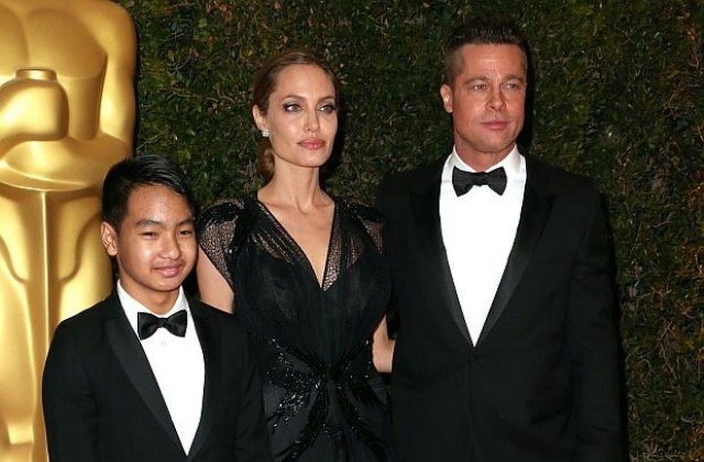 Анджелина подарява на Брад сърцевиден остров