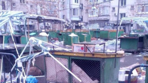 До дни разчистват паркинга на пазара