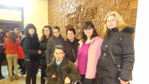 ГЕРБ Дупница заведе на театър хора в неравностойно положение