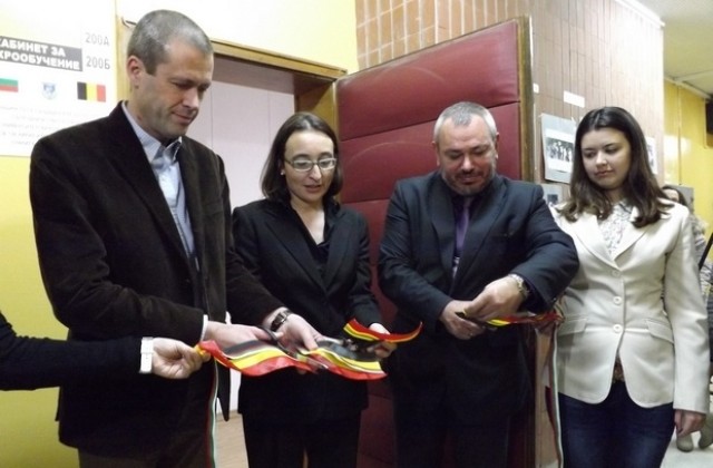 Белгийският посланик и ректорът на ВТУ откриха нов чуждоезиков кабинет
