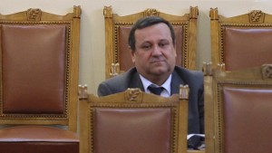 Адемов Възрастта и стажът за пенсия да са съобразени с