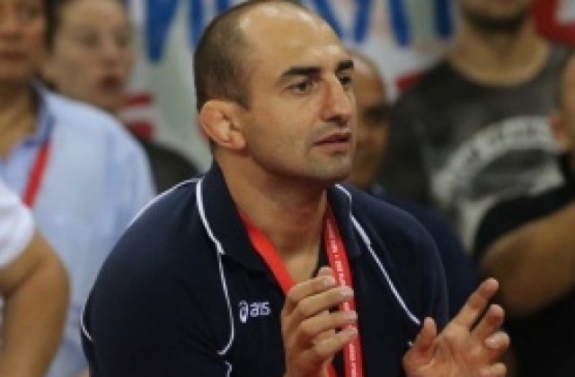 Серафим Бързаков подготвя 12 състезателки на Белмекен