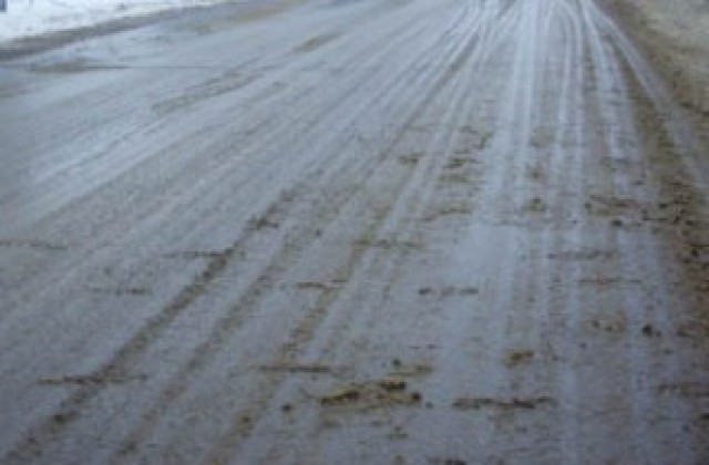 Сняг вали вече и в Добричко