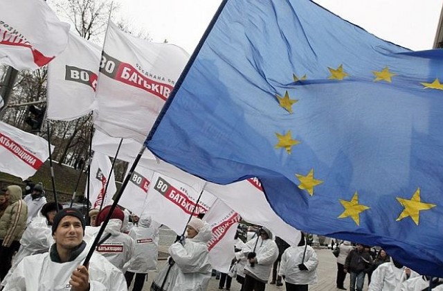 Хиляди студенти на протест в Киев срещу решението на правителството за ЕС