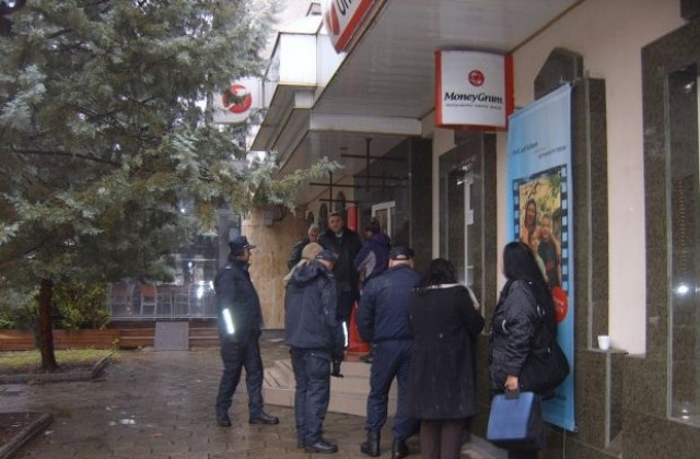 Откраднаха 30 000 лв. от банков клон в Кърджали