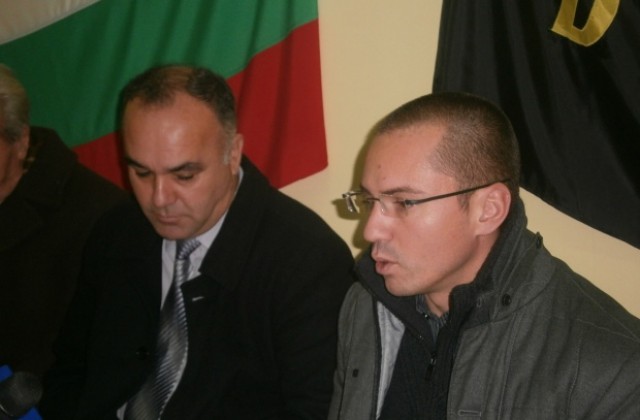 Сръбските власти на ГКПП Рибарци държат 4- ма българи, сред тях зам.- кмет