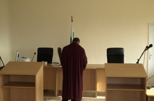 2 години затвор за мъж, взривил такси
