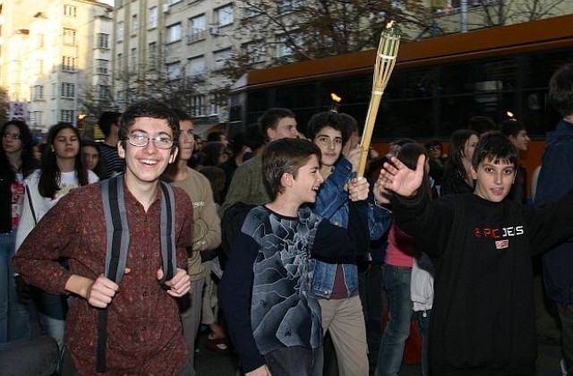 Учениците ще почиват с три дни повече по Коледа