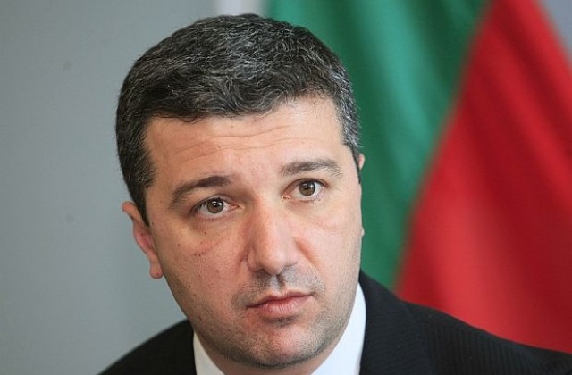 За поскъпване на тока не може да се говори, отсече енергийният министър