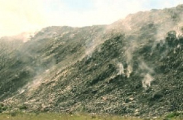 Протест срещу сметище  блокира пътя за Пещера