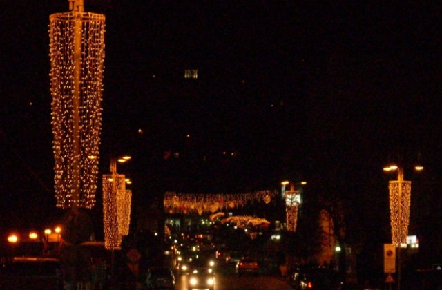 Палят коледните светлини на 2 декември, празнични концерти и атракции подготвя общината