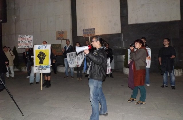 Ранобудните студенти свалиха окупацията на 321 аудитория, излизат на улицата с протести