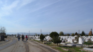 Община Казанлък намали цените на услугите в Гробищния парк