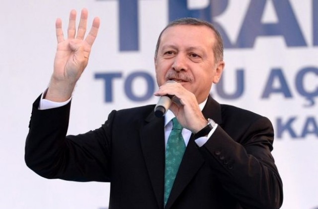 В Турция задържаха фалшиво камикадзе пред сградата на управляващата партия