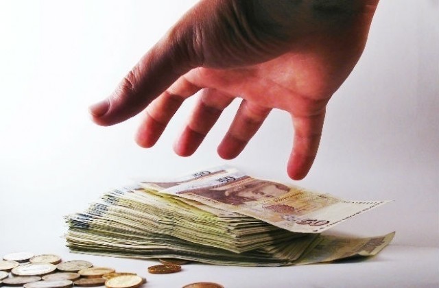 Заможните българи са по-склонни да участват в корупционни практики