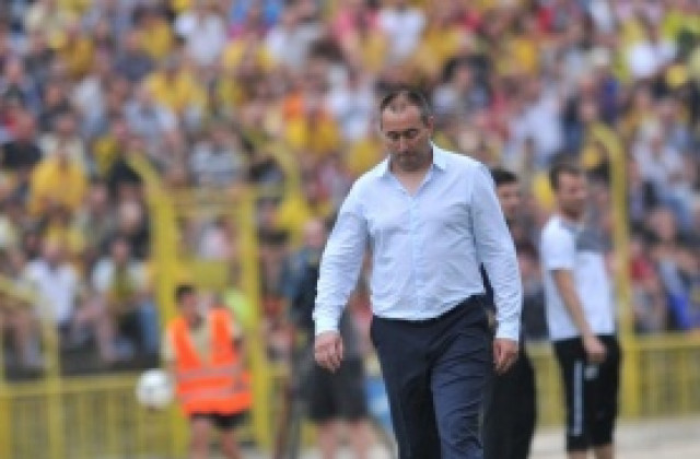 Стоилов: В България сме много тежки на промени, за никой не е приятно да играем на студа