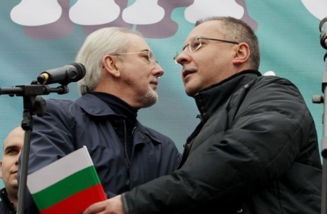 Всеки ден гърмят бомби, заложени от ГЕРБ, заяви Станишев