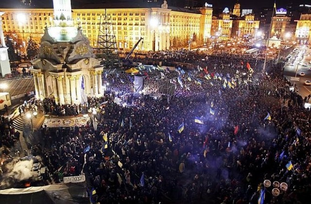 Полицията разпръсна протест в Киев, има ранени и задържани