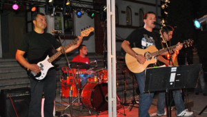 Кмет свири рок срещу СПИН