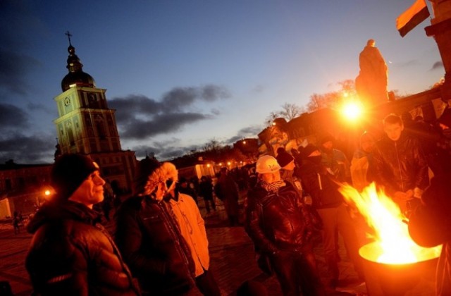 Украинската опозиция свика „народно вече” по обед в Киев