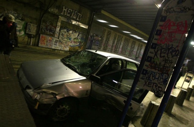 Шофьор блъсна дете и възрастен мъж в подлеза на НДК (СНИМКИ)