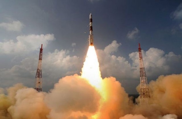 Китай изстреля космически апарат за изследване на Луната