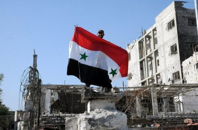 При бомбардировка на сирийски ВВС са убити 50 души в град под контрола на бунтовниците