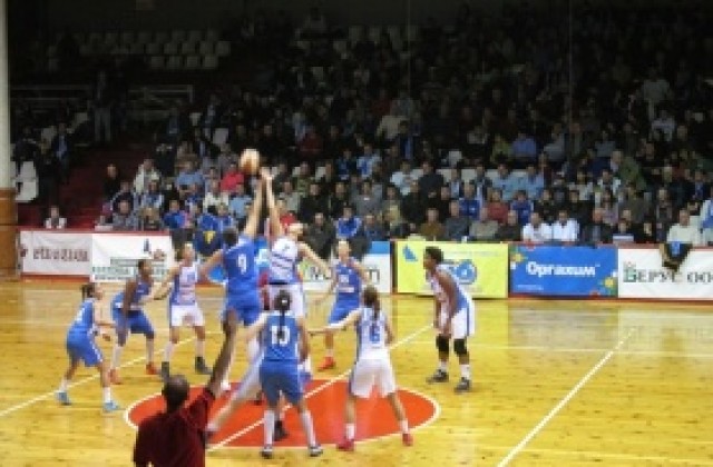Дунав 8806 отстъпи в „синьото“ дерби на дамския баскетбол у нас