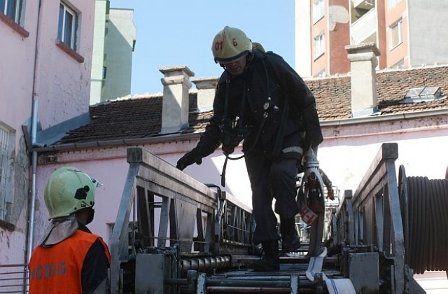 Баба изгоря в дома си