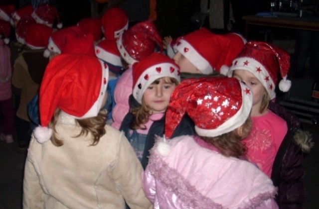Дядо Коледа ще вози с автобус децата във Велико Търново
